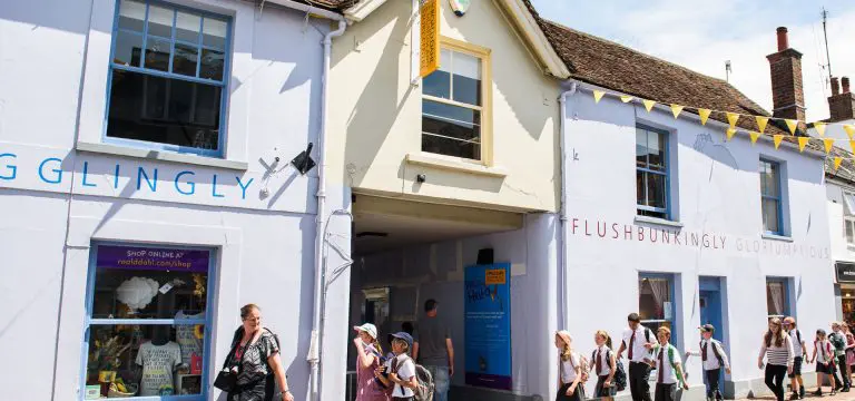 school group arriving at a story telling museum in Buckinghamshire