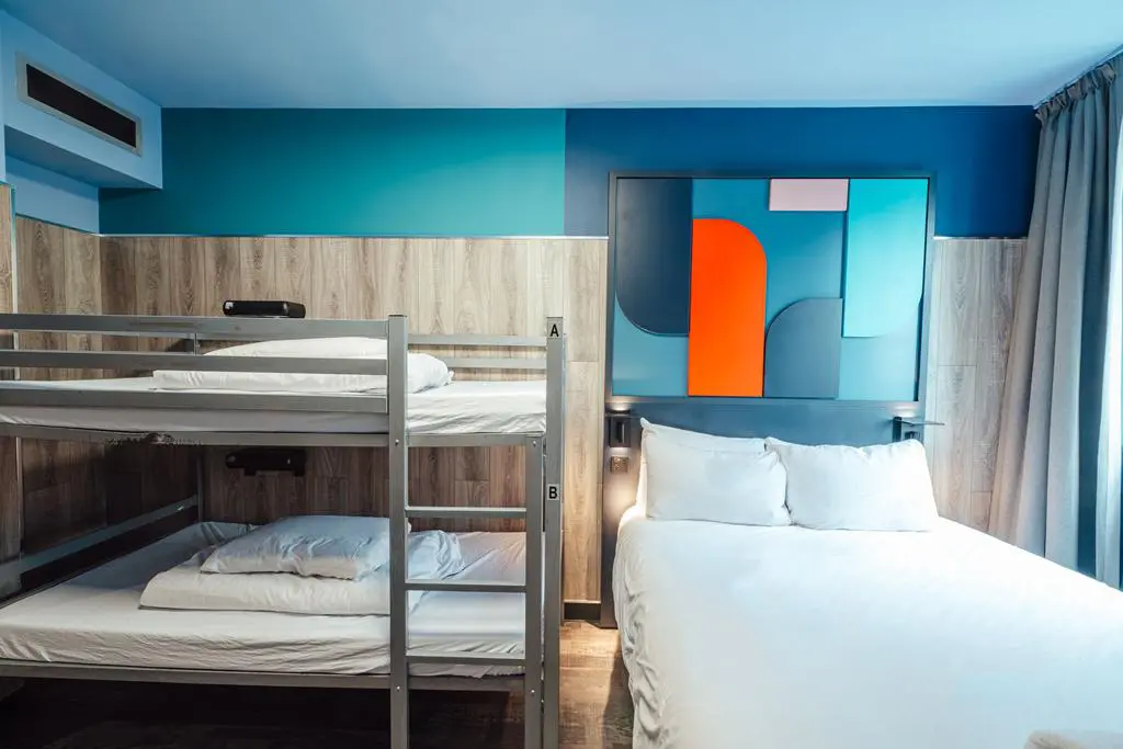 bunkbed room for accommodation for school groups