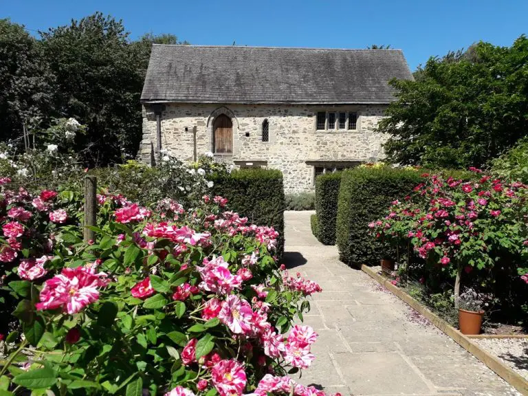 1620s outdoor house surrounded by flowers and trees