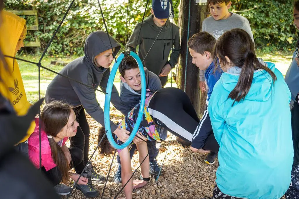 school pupils in a team working on a physical challenge