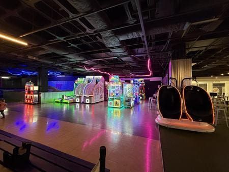 indoor adventure games machine area